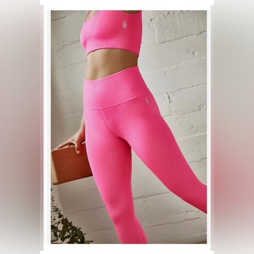 Free people movement womens 7/8 pink leggings size XS/S